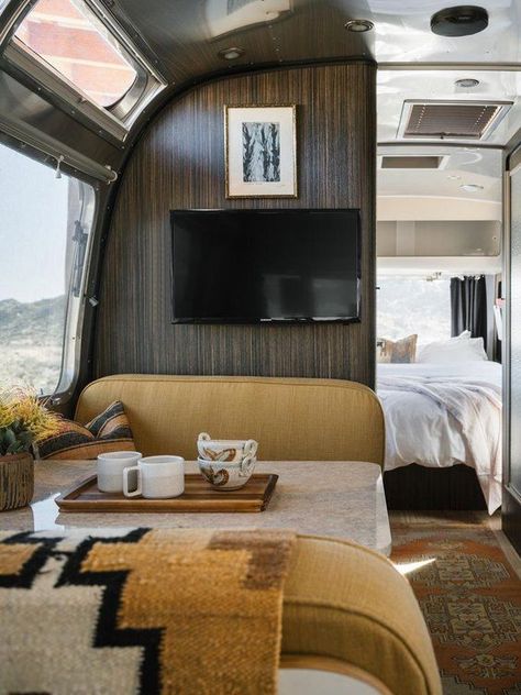 Caravan Vintage, Airstream Living, Camper Vintage, Camper Interior Design, Air Stream, Airstream Remodel, Airstream Interior, Bus Living, Airstream Renovation