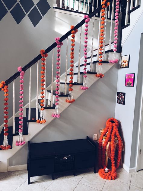 Front Gate Decoration For Diwali, Diwali Stairs Decorations At Home, Ramayan Path Decoration At Home, Diwali Staircase Decor, Grihpravesh Decoration, Diwali Stairs Decoration, House Warming Decorations Indian Simple, Diwali Decorations At Home Entrance, Diwali Decoration Lights