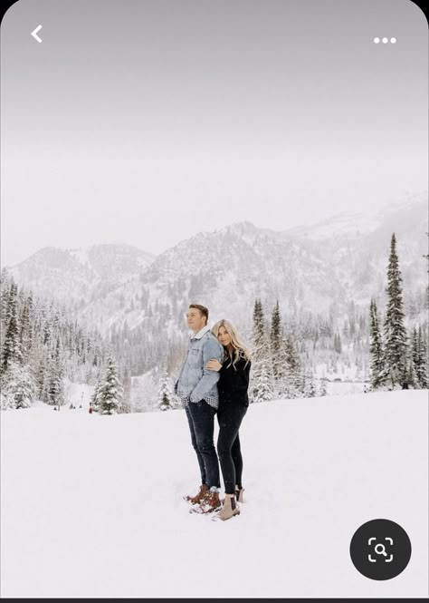 Couples Mountain Photoshoot Winter, Couples Winter Pictures, Engagement Pictures In Snow, Snow Photoshoot Ideas Couple, Engagement Snow Photos, Engagement Photos Mountains Winter, Winter Pictures Couples, Winter Engagement Outfit Ideas, Snow Couple Photos