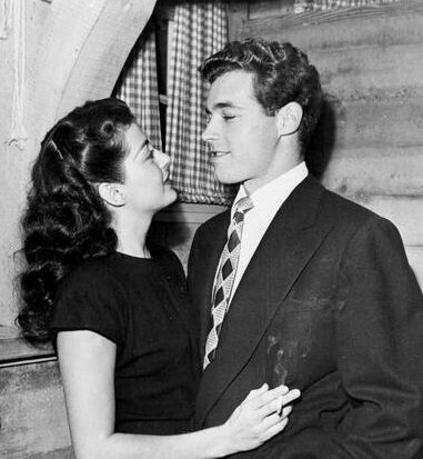 Gail Russell and husband Guy Madison 1950s Husband, 50s Romance, 60s Couple, Old Hollywood Couples, 50s Couple, 1950s Couple, Gail Russell, Guy Madison, Old Fashioned Love