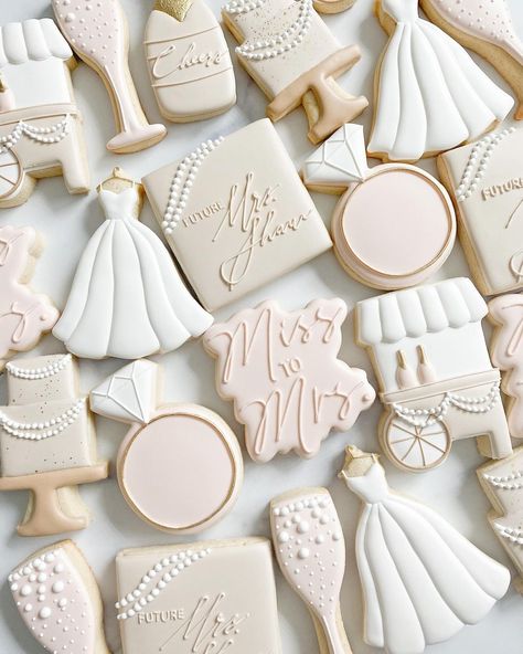 Neutral Theme Bridal Shower Ideas, Sweets Bridal Shower Theme, Pearl Sugar Cookies, Pearls And Prosecco Bridal Shower Theme Cookies, Pearls Prosecco Bridal Shower Theme, Timeless Bridal Shower Ideas, Pearl And Prosecco, Bridal Shower Ideas Pearls And Prosecco, Rehearsal Cake Ideas