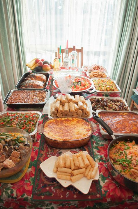 I love filipino parties Filipino Food Party, Filipino Party, Food Buffet, Party Food Buffet, Party Food Platters, Think Food, Buffet Food, Birthday Food, Food Goals