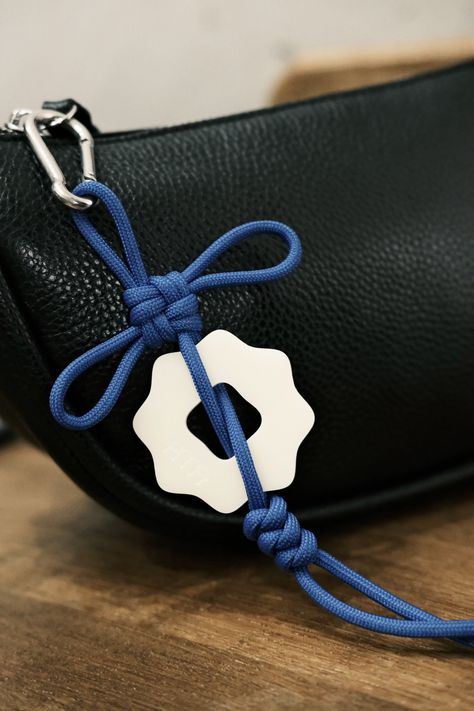 Unleash your creativity with the Ama Talisman DIY keychain kit!  This beautifully simplistic knotted charm, engraved with our logo 'coin', is perfect for adding a touch of good fortune to your bags or sacred spaces.  Crafted with high-quality Perspex (10-year scratch resistance), stainless steel, and durable nylon paracord, this kit lets you create your own unique talisman.  Choose from various colors and personalize your good luck charm. Approx. 30cm L x 8cm W knot, 5cm charm. Handmade Packaging Ideas, Bag Charms Diy, Bag Accessories Keychain, New Year Accessories, Diy Bag Charm, Coin Keychain, Goods Design, Carabiner Keychain, Diy Charm