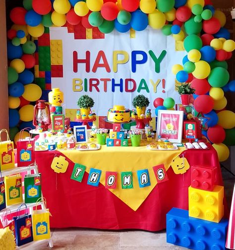 Tatnay Pacheco | Lego Themed Party 🎉🎉🎉Paper Decor by @dagcreativos.party #tatnayspartydesign #legodesserttable #lovekidsparties #letsplanaparty… | Instagram Lego Birthday Theme Boys, Lego Land Birthday Party, Lego Superhero Birthday Party, Lego 6th Birthday Party, Lego Party Theme, Marvel Lego Birthday Party, Lego Party Centerpieces, Legos Birthday Party Ideas, Lego 5th Birthday Party