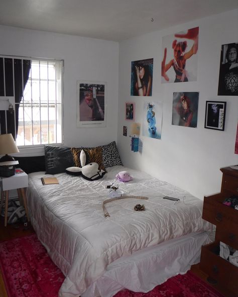 #y2k #bedroom #aesthetic #bammargera #him #cashrina Clean Y2k Room, Y2k Bedding, Bedroom Aesthetic Y2k, 00s Bedroom, Y2k Bedroom Aesthetic, Bedroom Y2k, Bedroom Aesthetic Minimalist, Decoration Room Ideas, 2000s Room