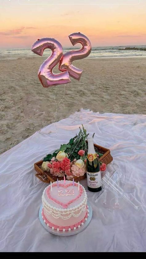 18th Birthday Party Ideas Beach, Beach Birthday Set Up, Bday At The Beach, Beach Day Birthday, Beach Bday Ideas, Birthday On The Beach Ideas, Beach Pictures Birthday, Birthday Beach Party Ideas, Birthday In Beach