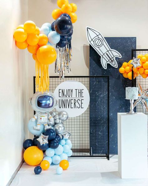 Astronaut Birthday Party | CatchMyParty.com Astronaut Birthday Party Ideas, Space Party Decorations, 2nd Birthday Party For Boys, Astronaut Party, Idee Babyshower, Astronaut Birthday, Space Theme Party, Boy Birthday Party Themes, Space Birthday Party