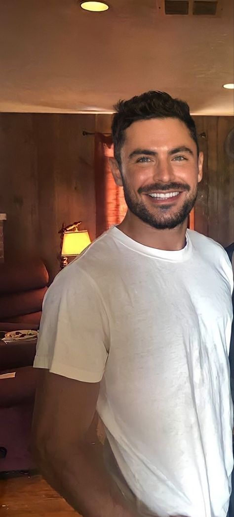 Pretend Boyfriend Pictures, Zac Efron 2022, Zac Efron Eyes, Zac Efron Haircut, Zac Efron Beard, Zac Efron Wallpaper, Zac Efron Style, Dylan Efron, Zac Efron Pictures