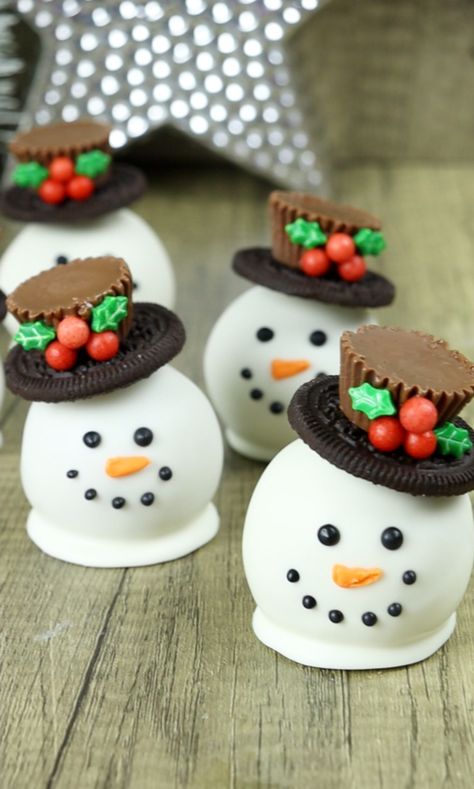 Snowmen Pops Essentials Snowman Cakepops, Hot Chocolate In A Jar Recipe, Christmas School Treats, Snowman Cake Pops, Christmas Ice Cream, Cake Pop Decorating, Snowman Cake, Christmas Cake Pops, Christmas Baking Recipes