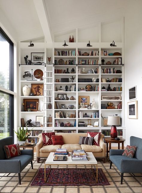 Home Library Rooms, High Ceiling Living Room, Built In Shelves Living Room, Bookshelves In Living Room, Home Library Design, Home Libraries, Built In Shelves, A Living Room, Home Library