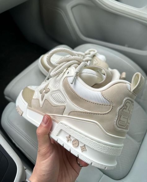 Louis Vuitton Zapatos, Lv Skate Sneaker, Fancy Sneakers, Sneakers 2024, Pretty Shoes Sneakers, Lv Shoes, Sneaker Stores, Louis Vuitton Shoes, Cute Cats And Dogs