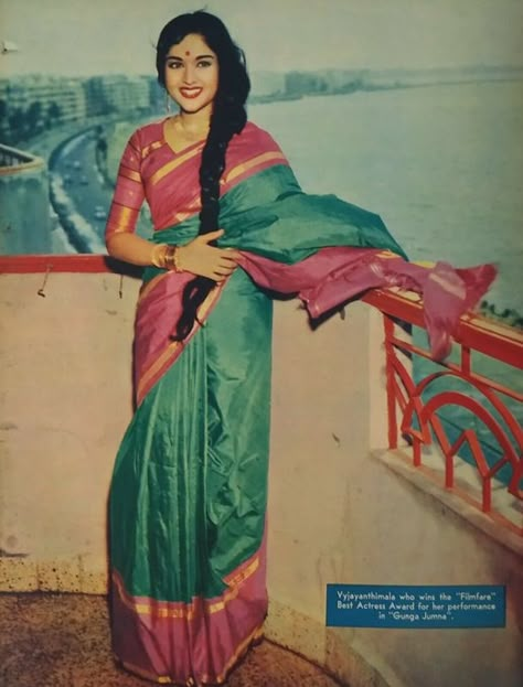 Retro Saree Vintage India, Vintage Saree Look, Indian Moodboard, Indian Old Money, Vintage Indian Fashion, Jimmy Nelson, Indian Retro, Saree Inspiration, Saree Drapes