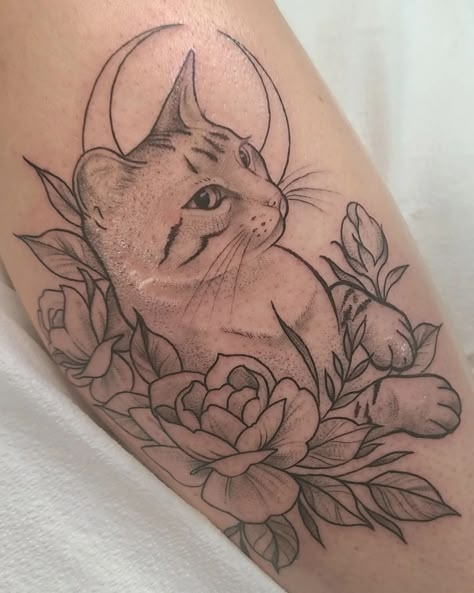 Cat Tattoo With Flowers, Fairy Cat Tattoo, Gothic Tattoo Designs, Tattoo With Flowers, Pet Tattoos, Kitty Tattoos, Hello Kitty Tattoos, Tattoo Aesthetic, Cat Tattoo Designs