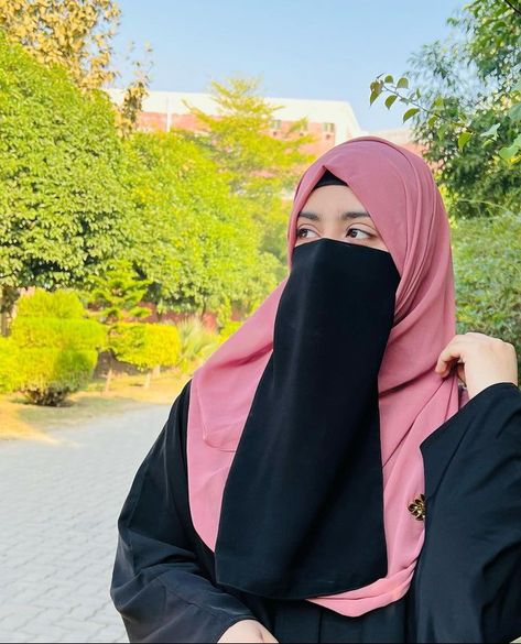 Fatima Faisal, Niqabi Girl, Best Friend Images, Hijab Dp, Men Fashion Photoshoot, Easy Photography Ideas, Bff Poses, Bff Hands Aesthetic, Style Tutorial