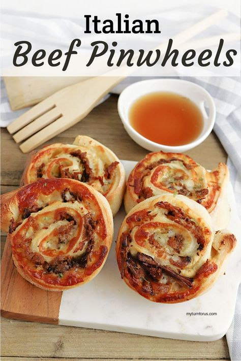 Roast Beef Pinwheels, Beef Pinwheels, Italian Roast Beef, Roll Appetizers, Beef Rolls, Beef Appetizers, Beef Pizza, Beef Dip, Pinwheel Appetizers