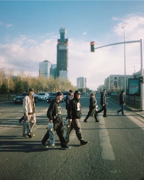 90s Skate Aesthetic, Skate Group, Skate Photography, Skate Vibes, Skateboard Photos, Skateboard Aesthetic, Skate Photos, Skate And Destroy, Skater Vibes