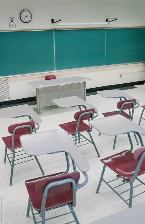 School PHotography Empty Classroom in High School with Desks School Photography Photos and Aesthetic in Classroom and Hallway with Lockers #school #highschool #americanhighschool #schoolphotography #americanhighschool #schoolphotographyaesthetic #schoolphotoshoot #Interiorschoolphotography #schoolhallwayphotography #schoolclassromphotography Empty Classroom, Classroom Background, One Of Us Is Lying, American High School, School Hallways, School Desks, School S, High School Classroom, School Photography