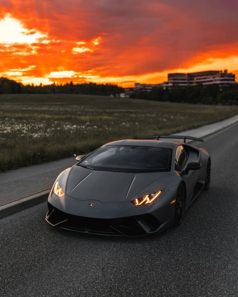 Kereta Sport, Expensive Sports Cars, Tmax Yamaha, Car Comfort, Wallpaper Luxury, Aesthetic Cars, Cool Car Pictures, Lamborghini Cars, Super Luxury Cars