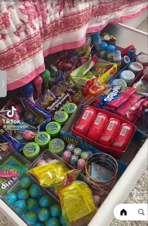 Candy Drawer, Snack Stash, Candy Stash, Stash Ideas, Snack Drawer, Sleepover Snacks, Snack Station, Bff Things, Snack Organizer