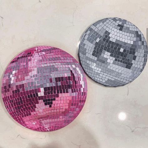 Painted Disco Ball Canvas, How To Paint A Mirrorball, Mirrorball Painting Tutorial, Diy Disco Ball Painting, Disco Ball Canvas Painting, Disco Ball Paintings, How To Draw With Highlighters, Disco Ball Painting Tutorial, Paint A Disco Ball