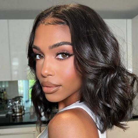 Lori Harvey, Brown Skin Makeup, Short Hair Color, Short Bob Hairstyles, Brown Skin, Gorgeous Hair, Bobs Haircuts, Hair Skin, Skin Makeup