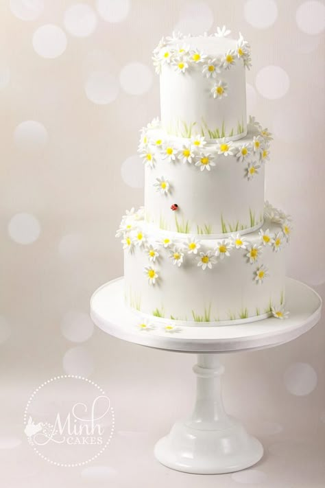 Daisy Wedding Cakes, Ladybird Cake, Daisy Cake, Daisy Cakes, Daisy Party, Daisy Wedding, Floral Wedding Cakes, Gateaux Cake, Amazing Wedding Cakes