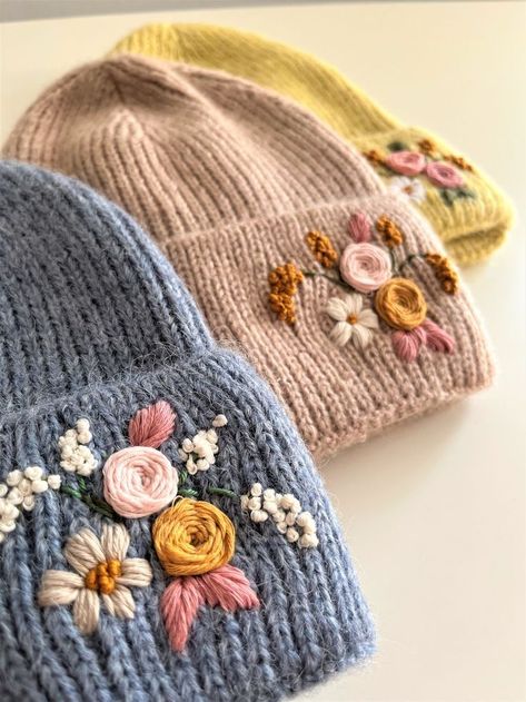 Basic Hand Embroidery Stitches, Clothes Embroidery Diy, Wool Embroidery, Embroidery Stitches Tutorial, Hand Embroidery Projects, Hat Embroidery, Embroidery On Clothes, Cute Embroidery, Creation Couture