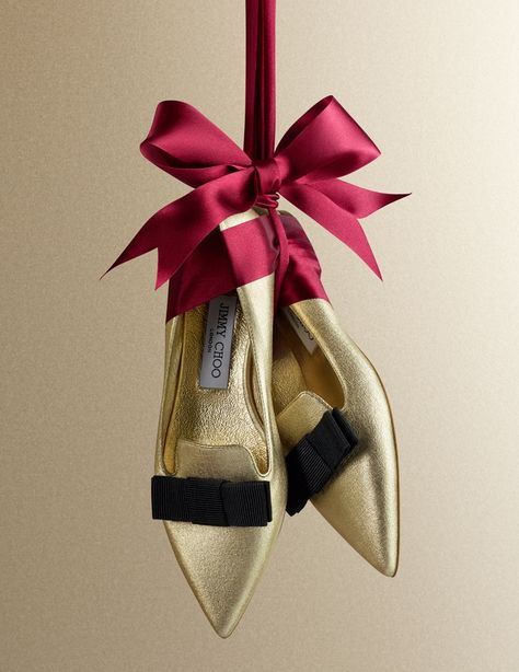 Editorial Vogue, Decoration Vitrine, Christmas Campaign, Christmas Shoot, Christmas Shoes, Shoes Photography, Jimmy Choo Heels, Shoes Photo, Vogue Covers