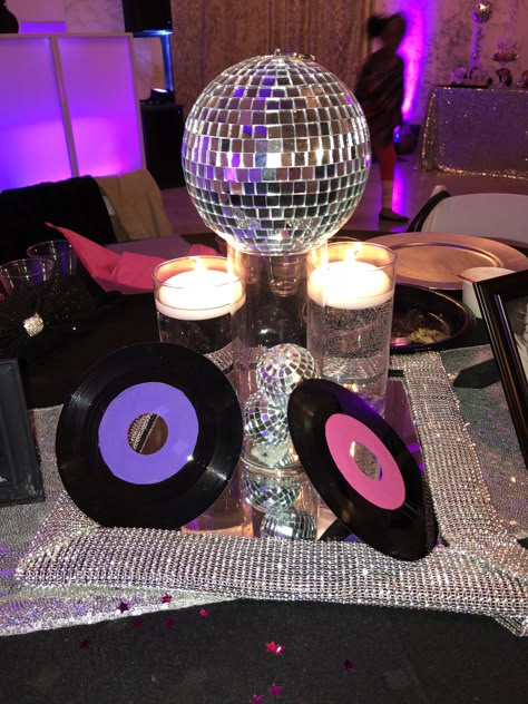 Disco themed centerpiece 70s Birthday Party Ideas, Disco Theme Parties, 70s Themed Birthday Party, 70s Party Decorations, Soul Train Party, Diy Disco Ball, Decades Party, Disco Theme Party, 70s Theme Party