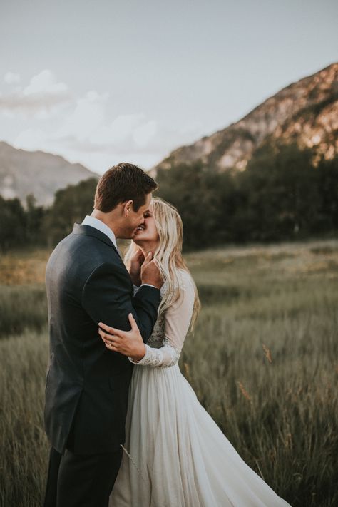 This couple's mountain wedding first look is the cutest | Image by Autumn Nicole Photography