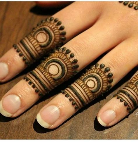 Finger Mehendi Designs, Finger Henna Designs, Tato Henna, Finger Henna, Simple Henna Tattoo, Mehndi Designs For Kids, Very Simple Mehndi Designs, Simple Mehndi Designs Fingers, Full Mehndi Designs