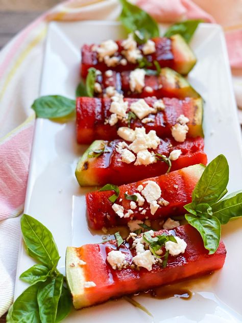 Watermelon Caprese Salad, Watermelon Pizza, Watermelon Recipe, Ms Diet, Grilled Watermelon, Salad Aesthetic, Charcuterie Ideas, Watermelon And Feta, Fruit Salad Recipe