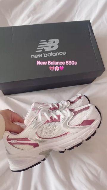 New Balance Shoes Aesthetic, Trending Trainers, Outfits With New Balance Shoes, Girly Shoes Sneakers, New Balance Aesthetic, Gym Trainers, Pretty Sneakers, White Nike Shoes, Trendy Shoes Sneakers