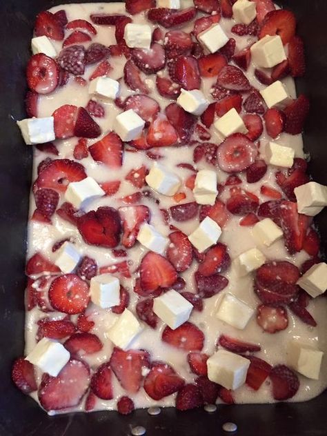 Old Country Cooking and Recipes | Strawberry Cream Cheese cobbler ready for the oven | Facebook Cream Cheese Cobbler, Strawberry Cream Cheese Cobbler, Strawberry Cobbler, Recipes Strawberry, Strawberry Cream Cheese, Strawberry Cream, Country Cooking, Sugar Sugar, Strawberry Recipes