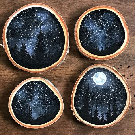 Wood Slice Art, Wood Slice Crafts, Wood Painting Art, Wood Burning Art, Wood Slice Ornament, Christmas Drawing, Wood Ornaments, Wood Slices, Painted Wood