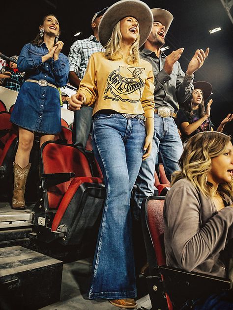 Retro Wrangler Jeans Outfit, Style With Bootcut Jeans, Women’s Wrangler Jeans Outfit, Wrangler Flare Jeans Outfit, Wrangler Women's Outfit, Ranch Wear For Women, Wrangler Jeans Aesthetic, Wrangler Outfits Woman, Wrangler Jeans Women's Outfit