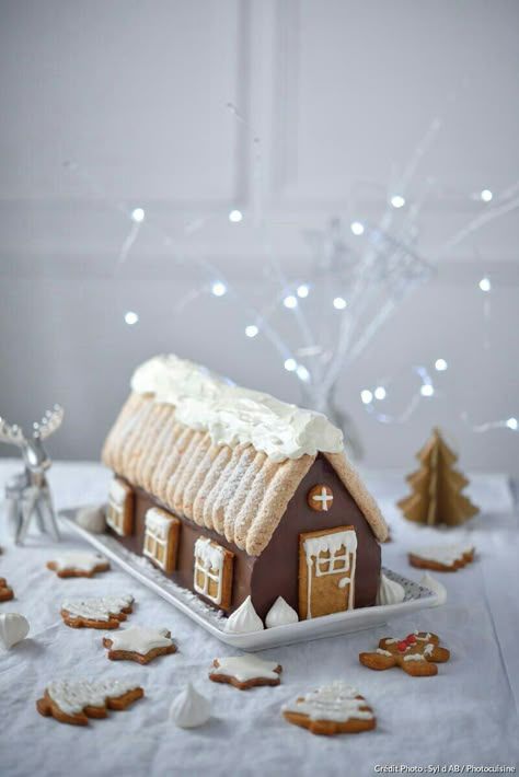 Jul Kaka, Perfect Christmas Dessert, Tårta Design, Delicious Christmas Desserts, Make A Gingerbread House, Ginger Bread Cookies Recipe, House Cake, Xmas Food, Christmas Sweets