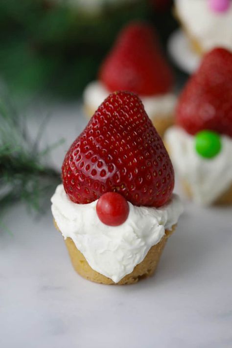 Homemade Buttercream, Christmas Baking Recipes, Christmas Food Desserts, Xmas Food, Christmas Party Food, Christmas Cooking, Christmas Snacks, Christmas Appetizers, Holiday Cooking