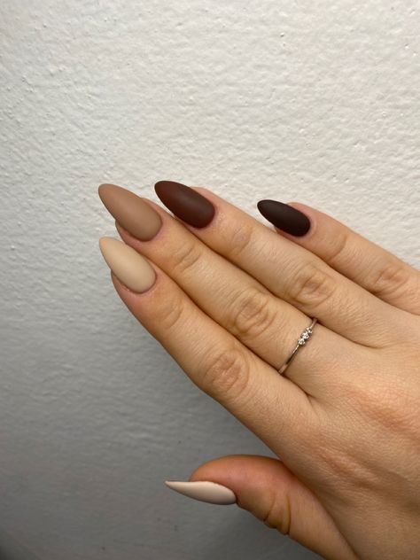 Nails , nail art , brown , autumn , fall Nailart Brown, Dark Color Nails, Fall Almond Nails, Beige Nails Design, Tan Nails, Brown Nails Design, November Nails, Nude Nail Designs, Beige Nails