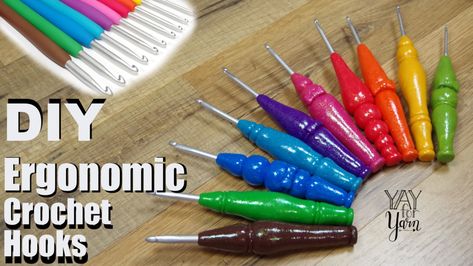 DIY Beautiful Ergonomic Crochet Hooks from Polymer Clay – Tutorial for Beginners Clay Hooks, Clay Handles, Clay Pens, Continental Knitting, Crochet Hook Handles, Diy Hooks, Ergonomic Crochet Hook, Polymer Clay Techniques, Craft Clay