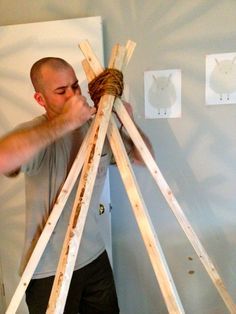 No Sew Teepee, Teepee Tutorial, Boys Teepee, Diy Kids Teepee, Diy Teepee Tent, Diy Kids Tent, Diy Tipi, Blanket Forts, Diy Teepee