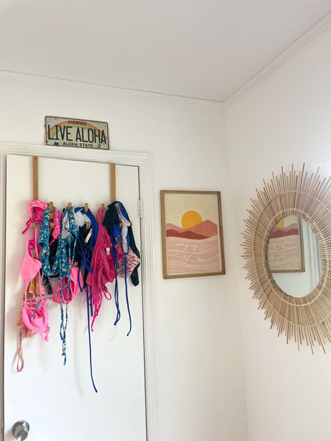 Cute Bedroom Ideas Beachy, Summer Rooms Ideas, Room Ideas Aesthetic Beachy Boho, Beachy Wall Decor Ideas, Room Ideas Aesthetic Beach Vibe, Cute Beach House Aesthetic, Boho Beach Dorm, Beach Girl Room Ideas, Beachy Room Inspiration