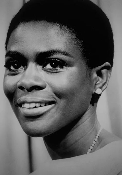 Why Cicely Tyson Risked Her Career on a New Hairstyle Hair Movement, Cicely Tyson, Natural Hair Movement, Vintage Black Glamour, Sleek Bob, Black Hollywood, Short Hairstyle, African American Women, Women In History