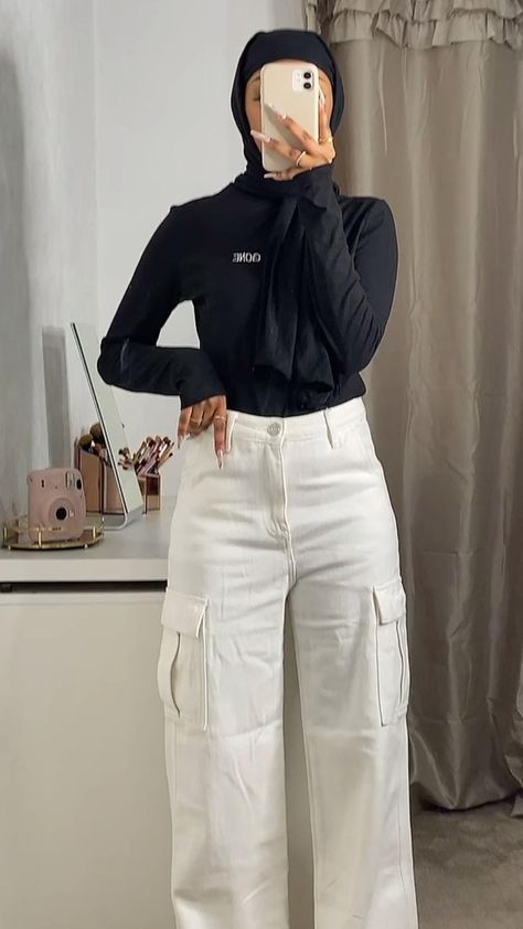 Cargo Pants Outfit Hijab, Cargo Jeans Outfit Women, Celana Jins Wanita, White Cargo Pants Outfit, Outfit Ideas Cargo Pants, Outfit Celana, Hijab Outfit Summer, Celana Jogger, Celana Jogger Wanita