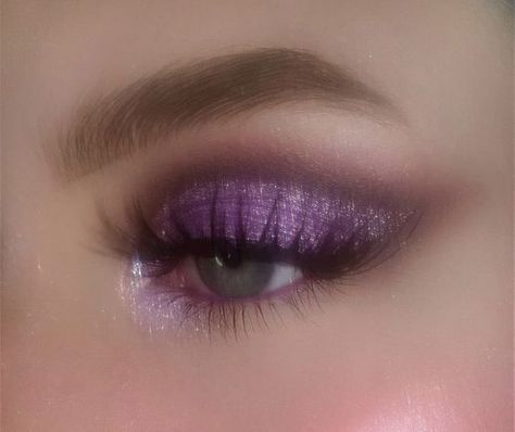 Hoco Makeup Ideas For Purple Dress, Vidia Fairy Makeup, Perpul Makeup, Purple Makeup Prom, Purple Eyeshadow Aesthetic, Purple Prom Makeup, Purple Fairy Makeup, Fairy Eye Makeup, Purple Eyeshadow Looks