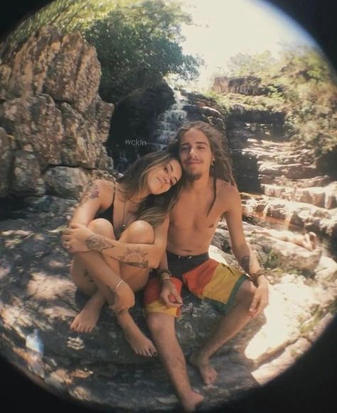 "Good Vibes ✨🌼🌿☀️✌️🌻💛☮️ Via: Pinterest . . . Tag a Hippie💚 . . . Follow👉 @hippielenss . . .#hippiestyle #hippielife #hippie #hippiechic #trippy #hippiegirl #hippies #bohostyle #bohochic #bohemianstyle #bo Hippie Couple, Mundo Hippie, Tumblr Couples, Hippie Lifestyle, Hippie Aesthetic, Estilo Hippy, Estilo Hippie, Hippie Life, Hippie Love