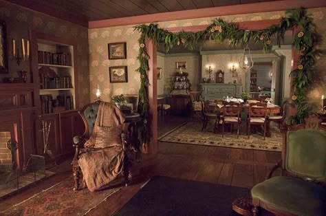 Little Women House, Little Women Christmas, Little Women Aesthetic, Orchard House, Little Woman, Little Women 2019, Greta Gerwig, Set Decor, Trends For 2024