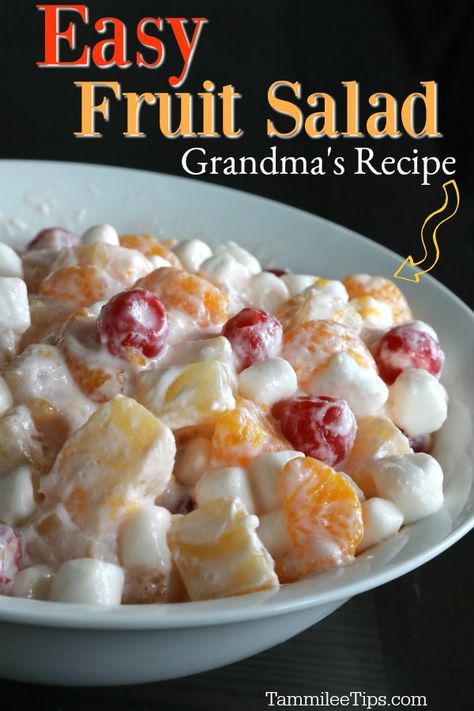 Easy Fruit Salad Recipe with sour cream and marshmallows. This recipe is great for holiday parties or family dinners. A great winter fruit salad since you can use fruit from cans and not have to stress about getting fresh fruit. Fruit Salad With Cream, Fruit Cocktail Salad, Recipe With Sour Cream, Fruit Salad With Marshmallows, Ambrosia Fruit Salad, Easy Fruit Salad, Winter Fruit Salad, Creamy Fruit Salads, Easy Fruit Salad Recipes