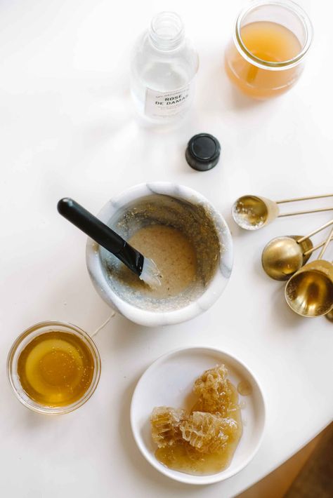 WELLNESS MADE SIMPLE: OAT & HONEY FACE MASK. | Kale & Caramel Tumeric Face Mask Recipe, Honey Facial Mask, Honey Facial, Beauty Tiktok, Honey Face Mask, Tumeric Face, Honey Mask, Tumeric Face Mask, Vinegar And Honey