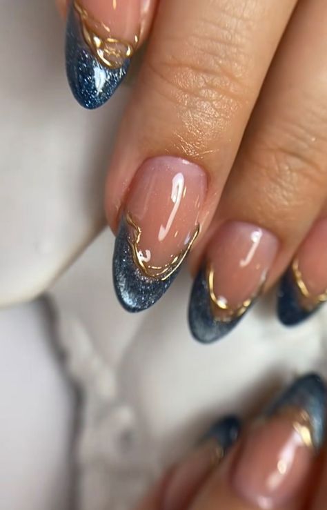 Gold Design Nails Nailart, Dark Blue With Gold Nails, Blue Cat Eye French Tip Nails, Own Nails Design, Nails Navy Blue And Gold, Gold And Blue Nails Design, Baby Blue Cat Eye Nails, Dark Blue Chrome Nails Designs, Navy Blue Gold Nails